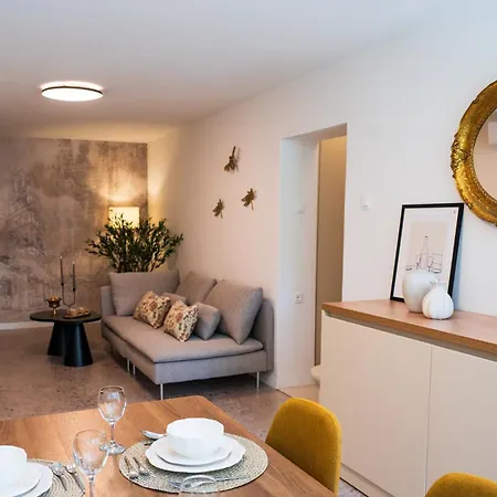 Atrio Silente - Two Connected One Bedroom - Sleeps 4 - 800 M From Old Town