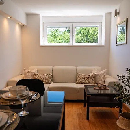 Atrio Silente - Two Connected One Bedroom - Sleeps 4 - 800 M From Old Town Apartman