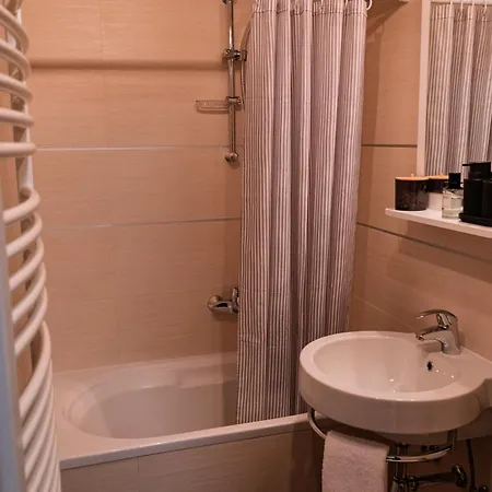 Atrio Silente - Two Connected One Bedroom - Sleeps 4 - 800 M From Old Town * Split